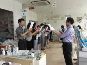 スタッフ全員で練習