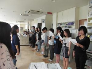 スタッフ全員で練習