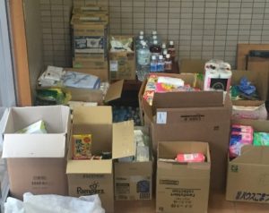 スタッフ全員で支援物資を送る